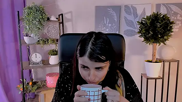 MartaEdams online show from April 28, 2026, 6:18 am