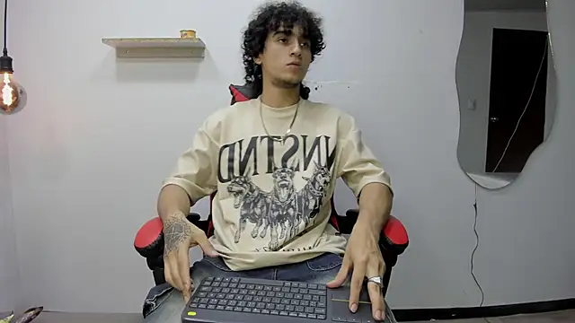 Snapshot of JackesTaylor chatting on November 8, 2025, 4:34 am JackesTaylor online show from November 8, 2025, 4:34 am