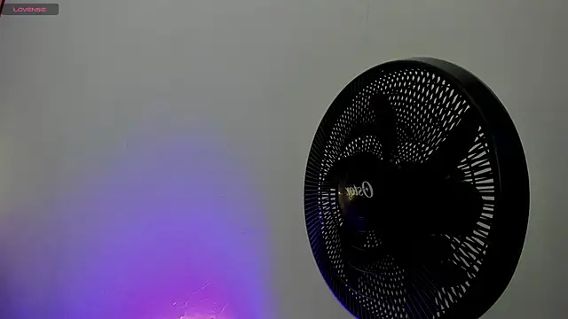 karlarusso online show from February 25, 2026, 12:15 pm