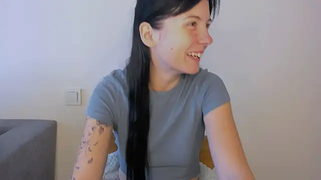 Elle Pearl  online show from October 2, 2025, 6:31 am