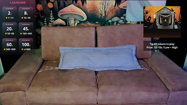 Snapshot of LunaBunny8 chatting on October 14, 2025, 7:31 am LunaBunny8 online show from October 14, 2025, 7:31 am