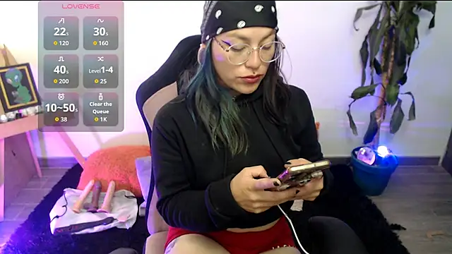 Snapshot of LunaBunny8 chatting on November 25, 2025, 2:50 pm LunaBunny8 online show from November 25, 2025, 2:50 pm