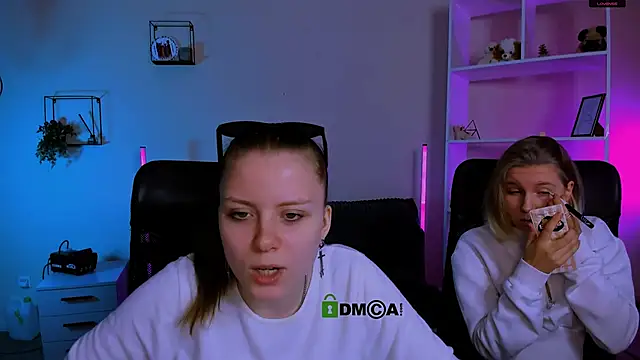 Snapshot of foxy_tease_ chatting on November 9, 2025, 9:51 am foxy tease online show from November 9, 2025, 9:51 am