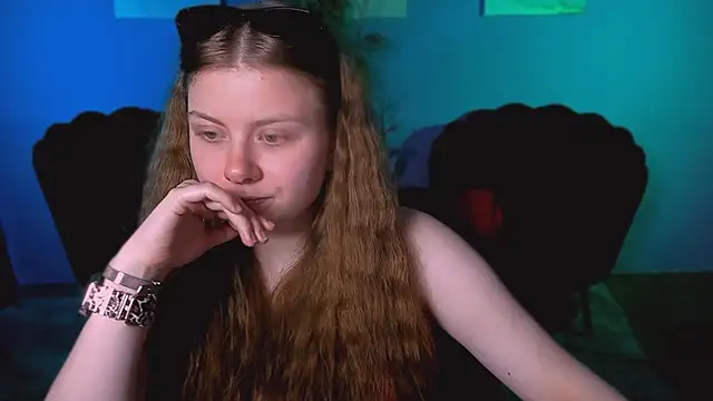 Snapshot of foxy_tease_ chatting on November 13, 2025, 10:14 am foxy tease online show from November 13, 2025, 10:14 am