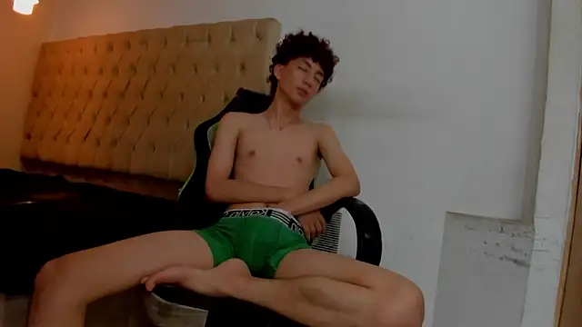 Darkknightx01 online show from February 6, 2026, 9:01 am