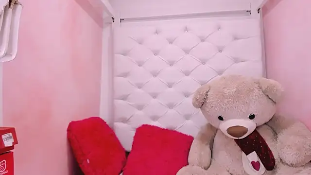 Snapshot of eimy_skinny_ chatting on March 1, 2026, 12:29 pm eimy skinny online show from March 1, 2026, 12:29 pm