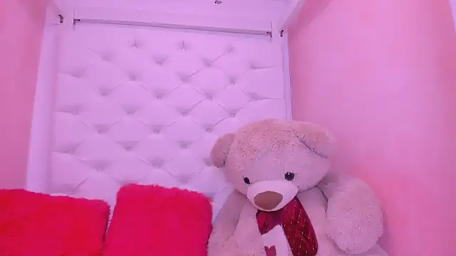 Snapshot of eimy_skinny_ chatting on June 1, 2026, 1:46 pm eimy skinny online show from June 1, 2026, 1:46 pm