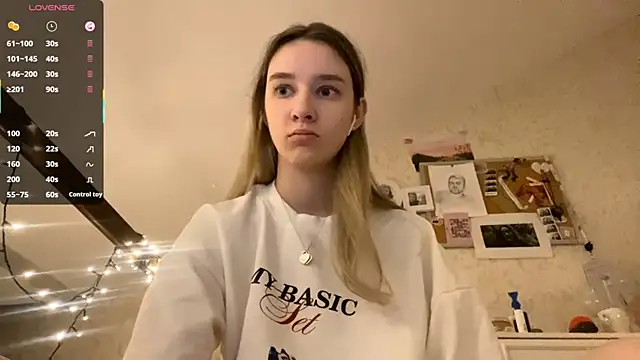 Snapshot of DanaCore chatting on October 3, 2025, 5:21 pm DanaCore online show from October 3, 2025, 5:21 pm