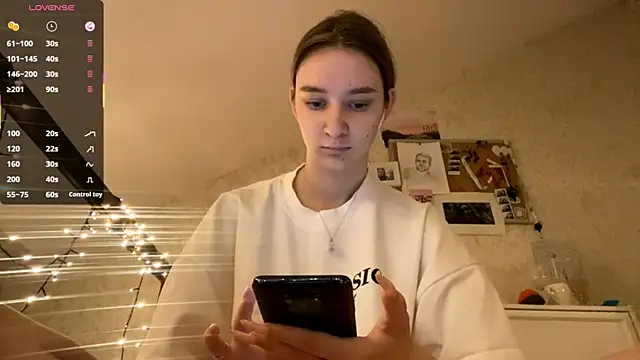 Snapshot of DanaCore chatting on October 5, 2025, 6:28 pm DanaCore online show from October 5, 2025, 6:28 pm