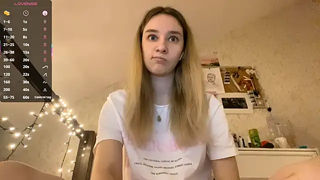 Snapshot of DanaCore chatting on October 7, 2025, 5:21 pm DanaCore online show from October 7, 2025, 5:21 pm