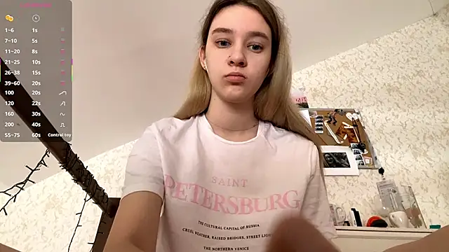 Snapshot of DanaCore chatting on October 13, 2025, 7:41 am DanaCore online show from October 13, 2025, 7:41 am