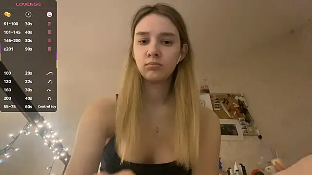 Snapshot of DanaCore chatting on October 18, 2025, 7:36 pm DanaCore online show from October 18, 2025, 7:36 pm