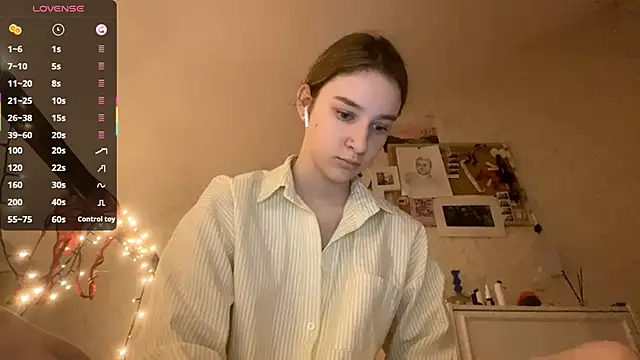 Snapshot of DanaCore chatting on October 24, 2025, 4:25 pm DanaCore online show from October 24, 2025, 4:25 pm