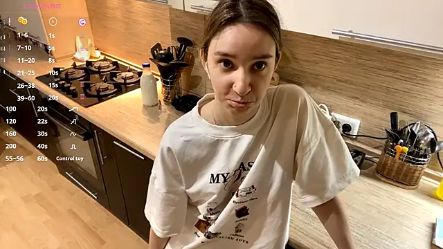 Snapshot of DanaCore chatting on October 28, 2025, 7:05 pm DanaCore online show from October 28, 2025, 7:05 pm