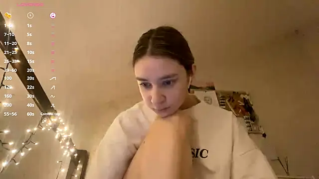 Snapshot of DanaCore chatting on October 31, 2025, 4:52 pm DanaCore online show from October 31, 2025, 4:52 pm