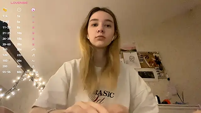 Snapshot of DanaCore chatting on November 2, 2025, 10:34 pm DanaCore online show from November 2, 2025, 10:34 pm