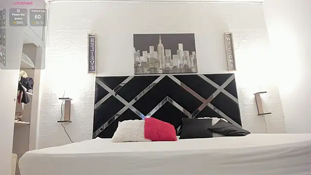 elenacooper1 online show from November 7, 2025, 7:03 pm