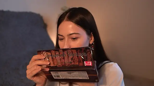 ywixos online show from December 22, 2025, 1:19 pm