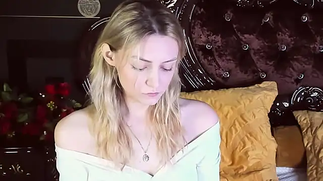 CindyFors online show from October 10, 2025, 9:47 pm