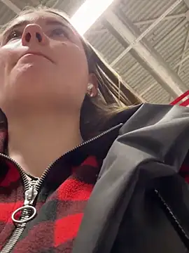 Snapshot of StephanieMur chatting on September 29, 2025, 6:18 am StephanieMur online show from September 29, 2025, 6:18 am