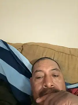 Snapshot of julio_p chatting on October 17, 2025, 11:51 pm julio p online show from October 17, 2025, 11:51 pm