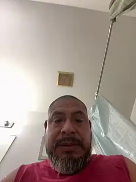 Snapshot of julio_p chatting on February 16, 2026, 10:50 pm julio p online show from February 16, 2026, 10:50 pm