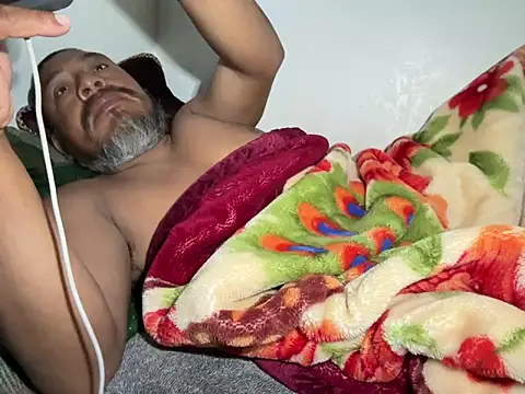 Snapshot of julio_p chatting on March 1, 2026, 12:29 pm julio p online show from March 1, 2026, 12:29 pm