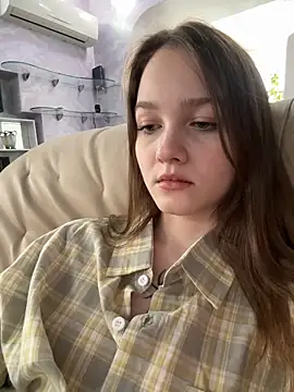 MichelleRoux online show from September 10, 2025, 10:59 am