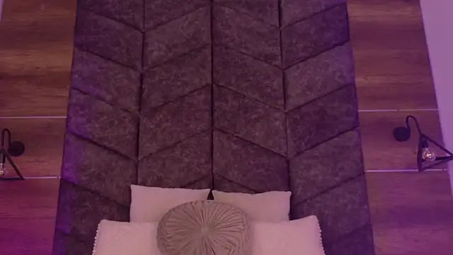 TiffValentinee  online show from October 4, 2025, 2:53 am