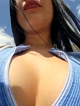 CrisMarulanda online show from September 8, 2025, 3:11 pm