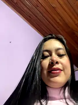 CrisMarulanda online show from November 11, 2025, 2:11 am