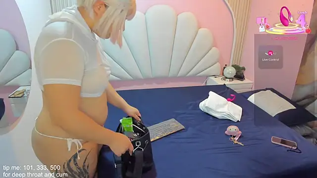 hinata dolly online show from November 29, 2025, 11:13 am