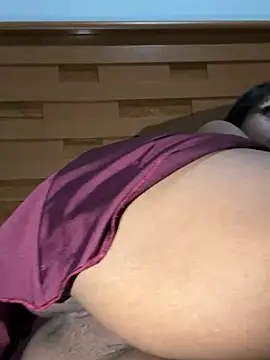 Snapshot of hillarymoreninha chatting on April 21, 2026, 3:57 am hillarymoreninha online show from April 21, 2026, 3:57 am