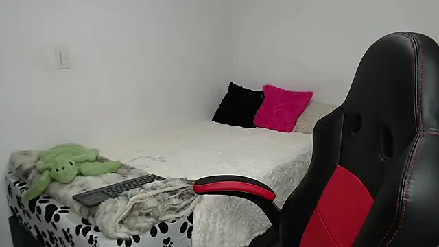 Rimuru17 online show from April 28, 2026, 2:49 am