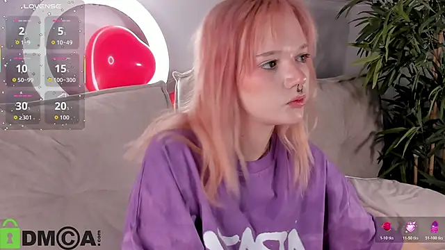 Snapshot of Molly_Platt chatting on February 10, 2026, 9:02 am Molly Platt online show from February 10, 2026, 9:02 am