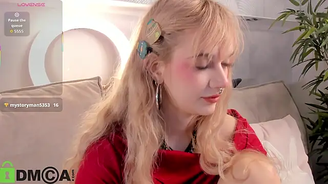 Molly Platt online show from April 12, 2026, 9:25 am