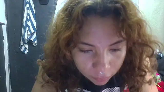 Snapshot of VioletV chatting on July 1, 2026, 2:24 am VioletV online show from July 1, 2026, 2:24 am