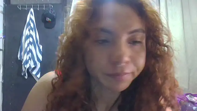 Snapshot of VioletV chatting on August 6, 2026, 1:40 am VioletV online show from August 6, 2026, 1:40 am