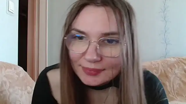 LooveELLYx online show from March 21, 2025, 11:01 am