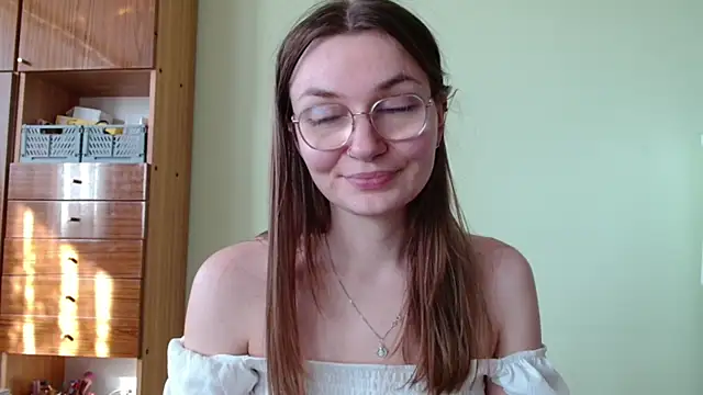 LooveELLYx online show from October 3, 2025, 1:52 pm