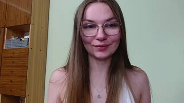 LooveELLYx online show from July 27, 2026, 9:22 pm