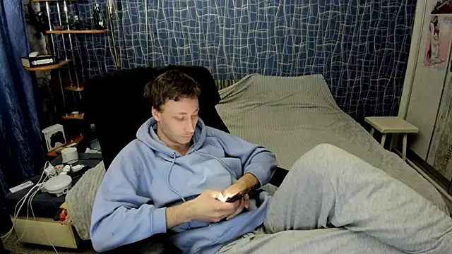 CuteBoy228 online show from April 12, 2026, 5:18 pm