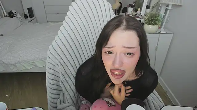 Snapshot of saadnesstyan chatting on December 2, 2025, 12:32 pm saadnesstyan online show from December 2, 2025, 12:32 pm