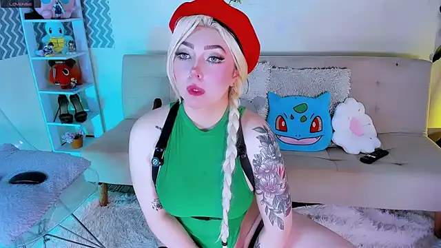 Simonesmith01 online show from September 26, 2025, 8:13 pm