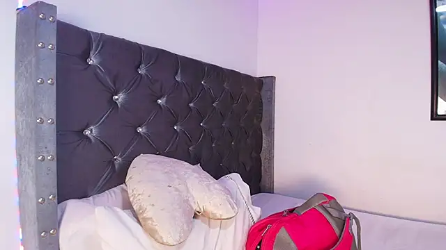 GraceWallace  online show from September 14, 2025, 5:01 pm