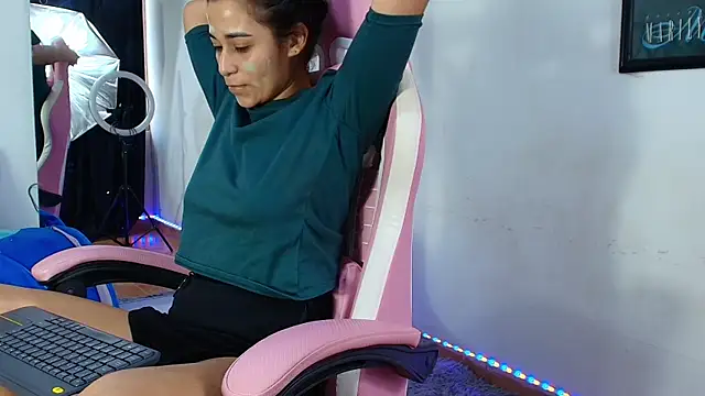 GraceWallace  online show from April 12, 2026, 9:31 pm