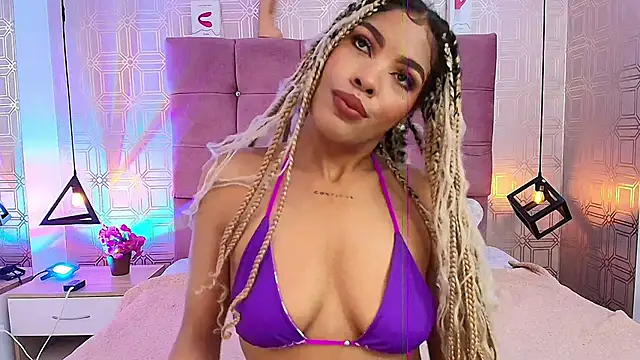 Snapshot of LexieBloom chatting on October 9, 2025, 3:48 am LexieBloom online show from October 9, 2025, 3:48 am