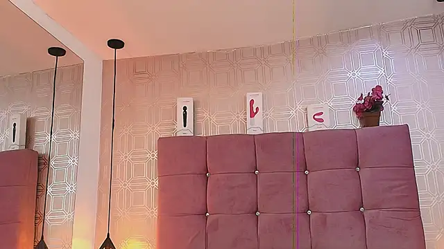 Snapshot of LexieBloom chatting on October 20, 2025, 4:02 am LexieBloom online show from October 20, 2025, 4:02 am