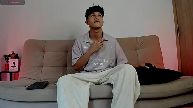 2Amateur Guys online show from November 6, 2025, 10:21 pm