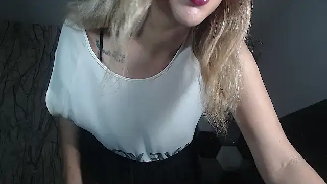 AntonellaBlanc online show from October 6, 2025, 10:18 pm